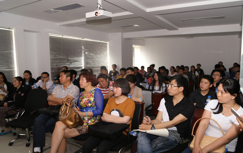 2015年4月18日，云南天度集團(tuán)天貓?zhí)詫氝\(yùn)營沙龍?jiān)谠萍弴H商廈A座18樓舉行，全國知名淘寶運(yùn)營人士現(xiàn)場進(jìn)行了分享和講解，數(shù)十名淘寶及天貓店主參加了本次沙龍，場面異?；鸨B走廊都坐滿了人